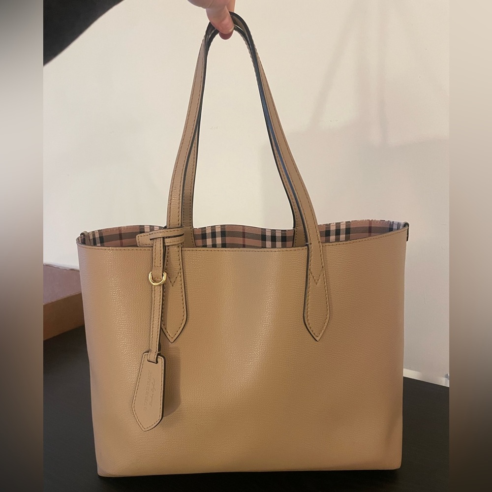 Burberry Medium Reversible Leather Tote - Mid Camel, Haymarket Check